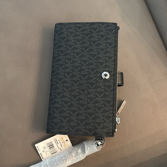 jet set travel Michael Kors Signature Black Wallet wristlet nwt - Picture 4 of 4